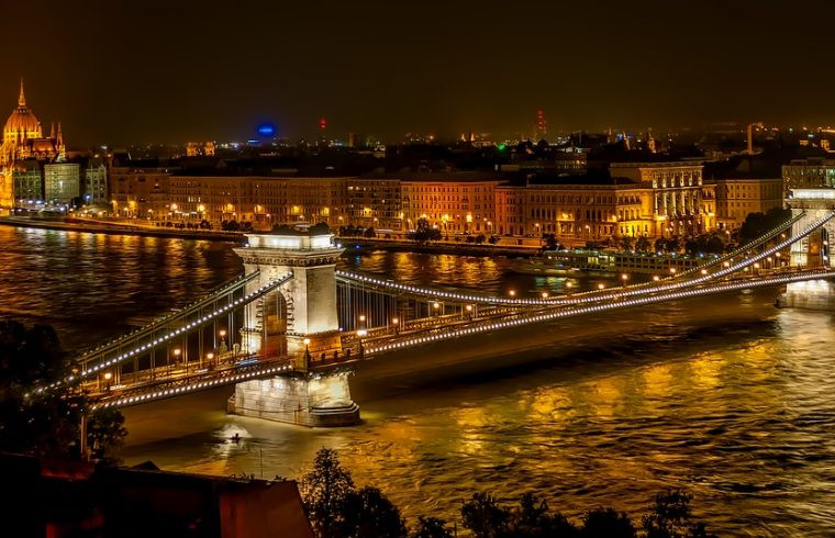 2017 12 26 5a42b305b9b45 szechenyi chain bridge 1758196 960 720 760x490