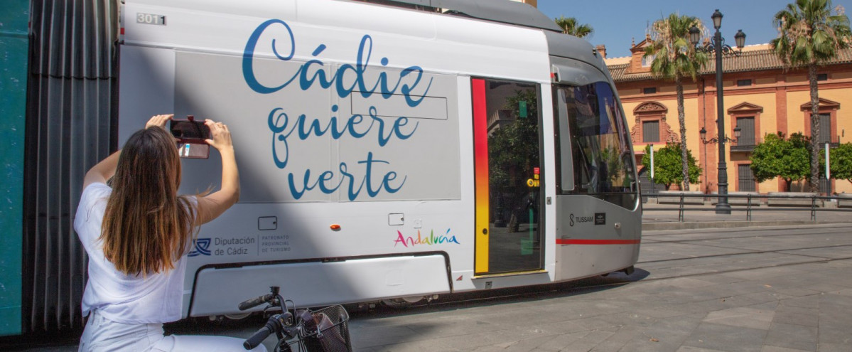 Promocion turistica de Cadiz en el metro de Sevilla